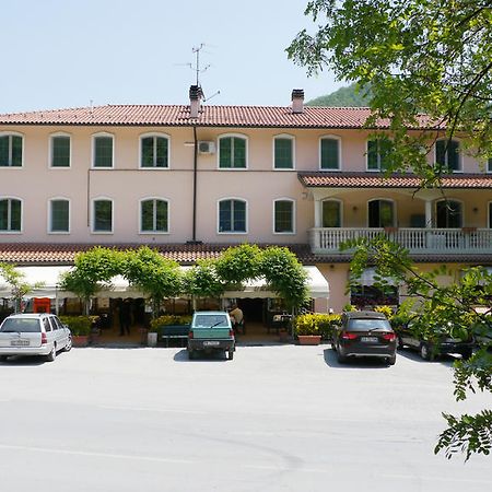 Albergo Ristorante Sterlina Grizzana エクステリア 写真